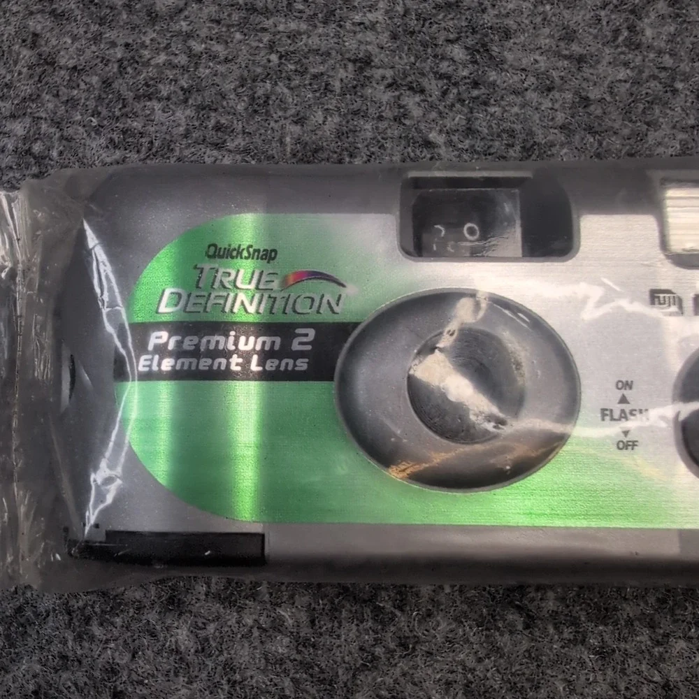 Fujifilm 27 Exp QuickSnap Flash 400 Camera‎ NEW NIP Expired 01-08